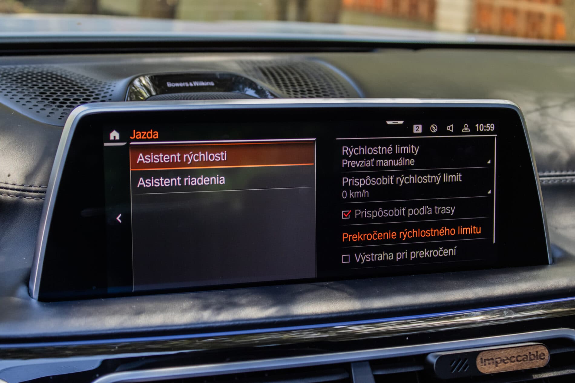 2019 BMW 750d, biela sedan, 105 849 km