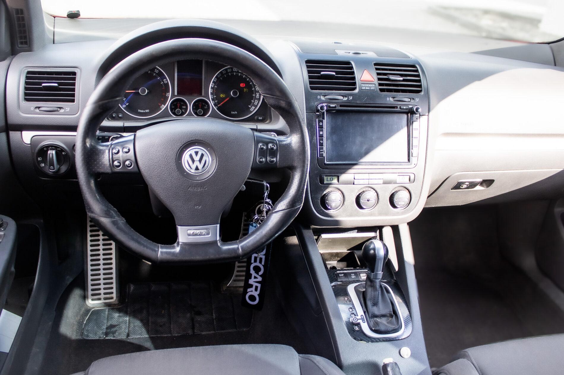 2005 Volkswagen Golf GTI, červená hatchback, 275 000 km