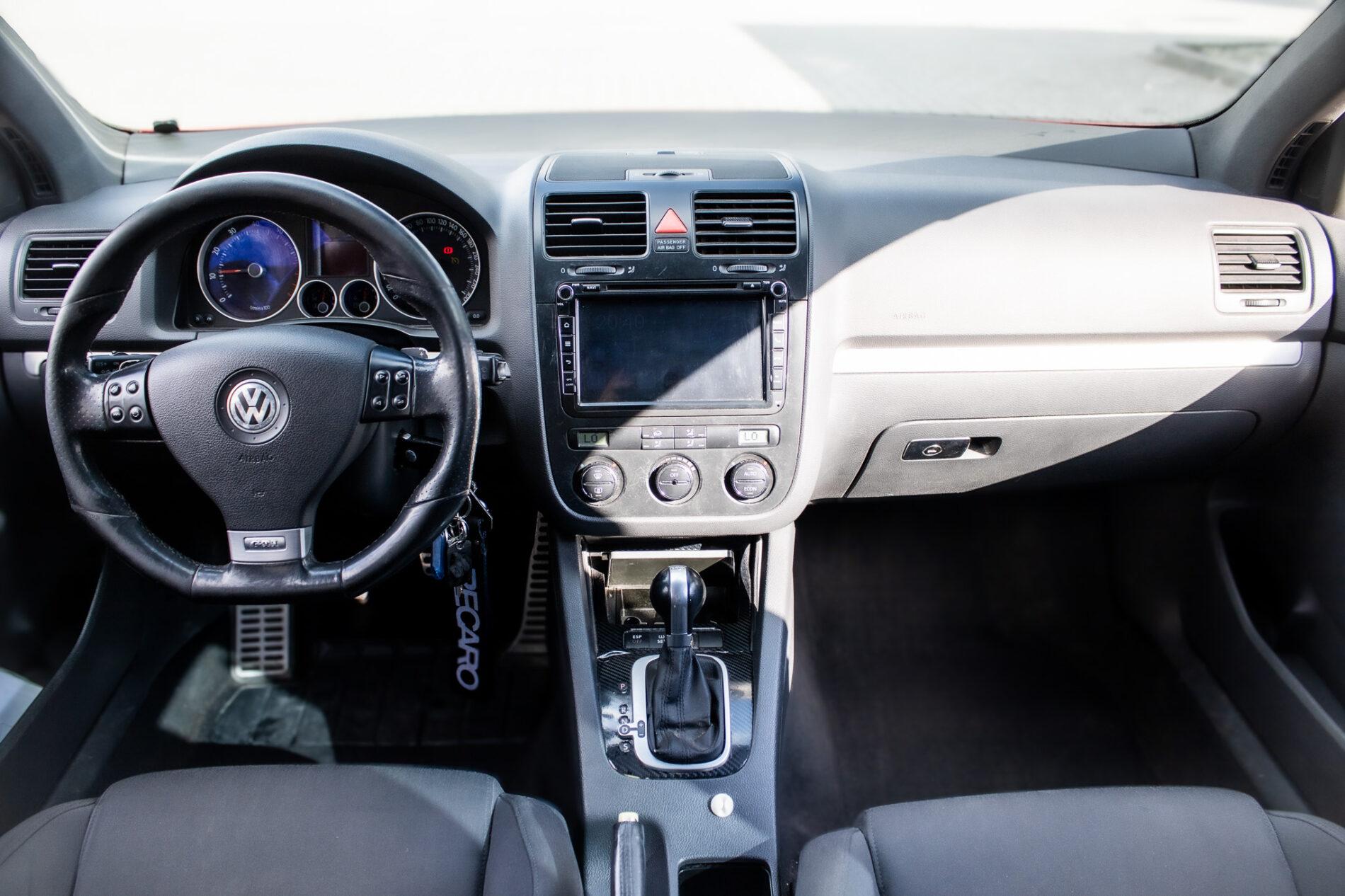 2005 Volkswagen Golf GTI, červená hatchback, 275 000 km