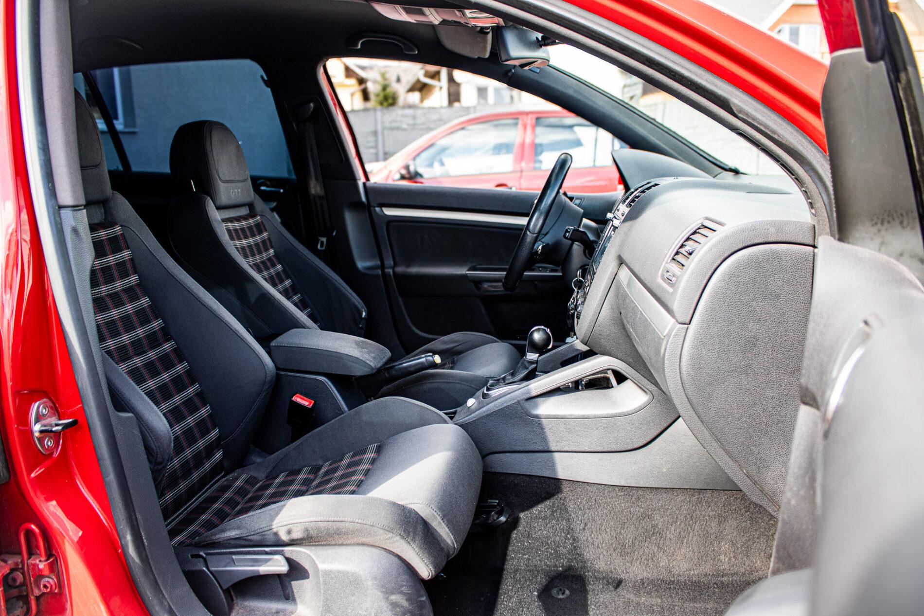 2005 Volkswagen Golf GTI, červená hatchback, 275 000 km