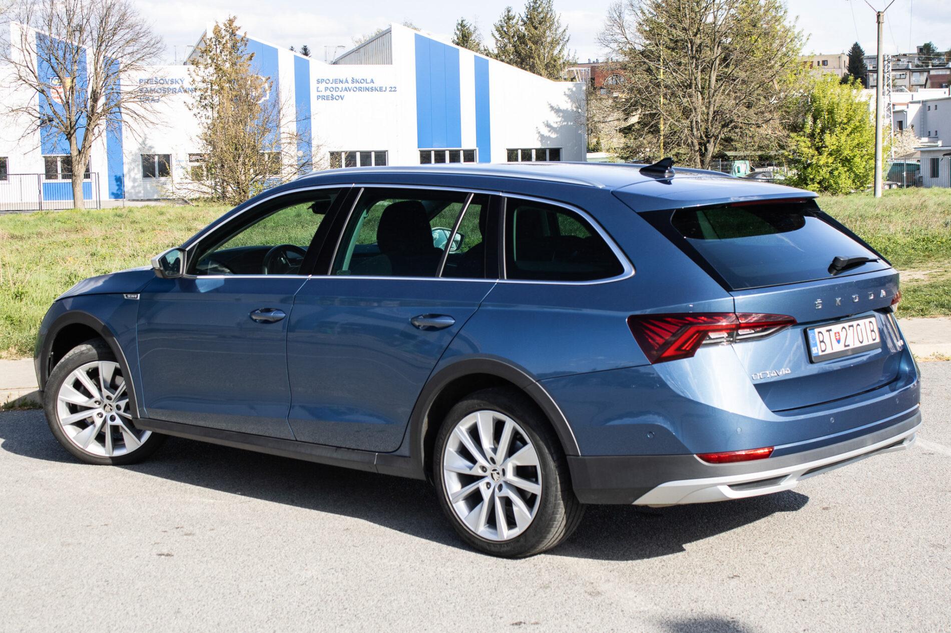 2021 Skoda Octavia RS, modrá kombi, 95 018 km