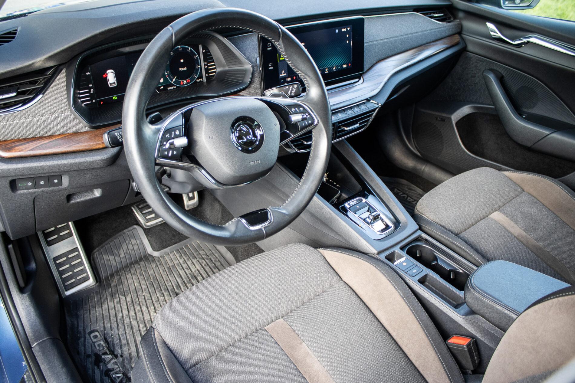 2021 Skoda Octavia RS, modrá kombi, 95 018 km