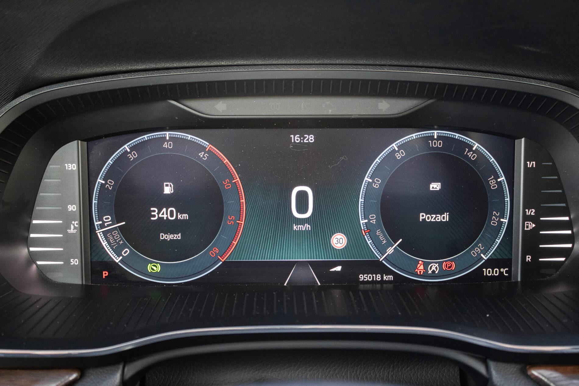2021 Skoda Octavia RS, modrá kombi, 95 018 km
