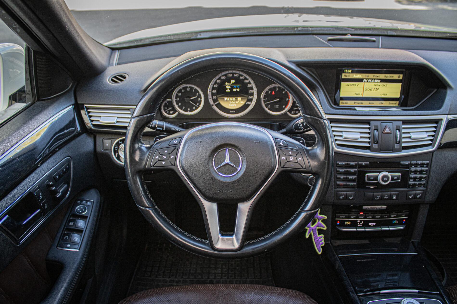 2011 Mercedes-Benz E 300 CDI, biela kombi, 276 846 km