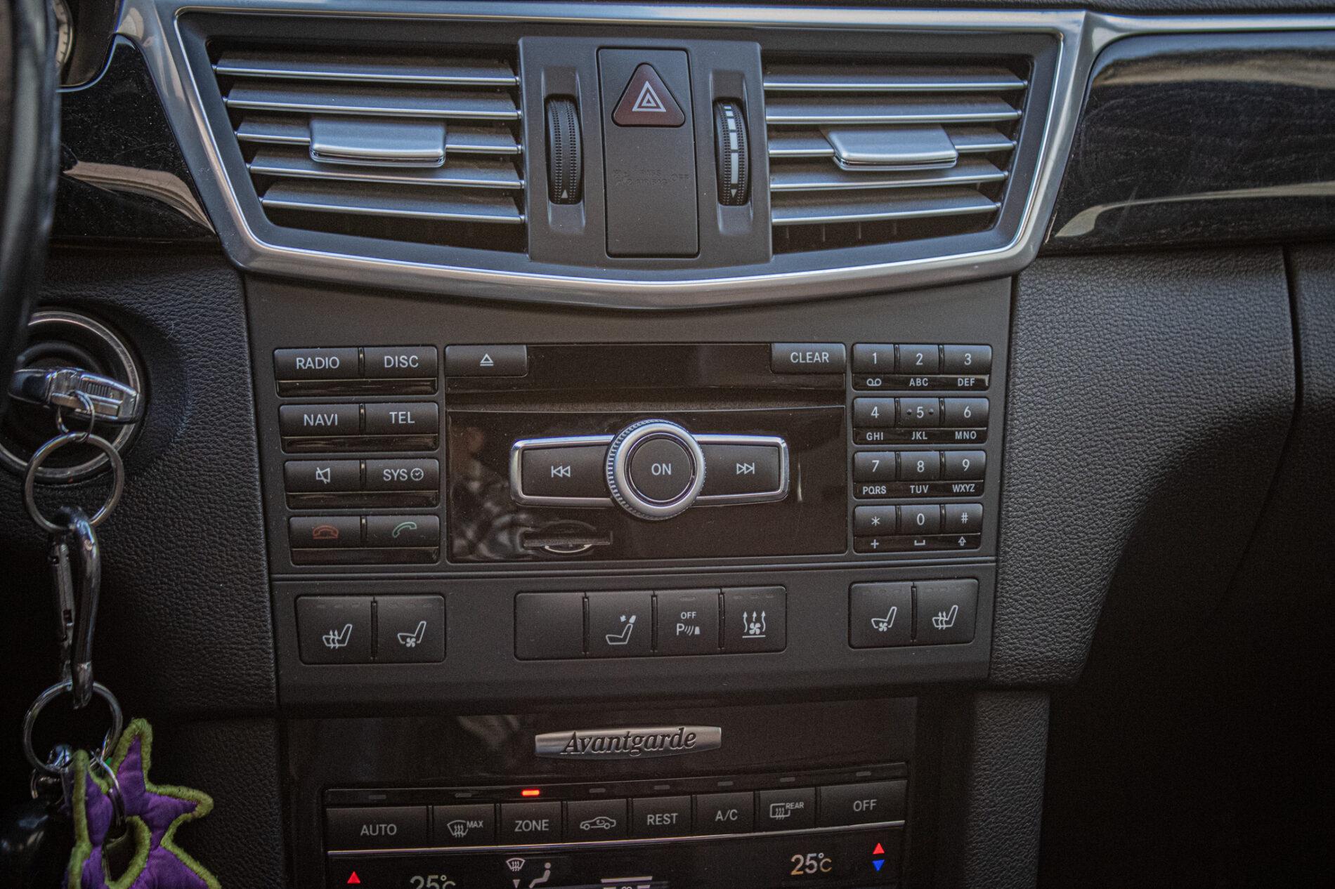 2011 Mercedes-Benz E 300 CDI, biela kombi, 276 846 km