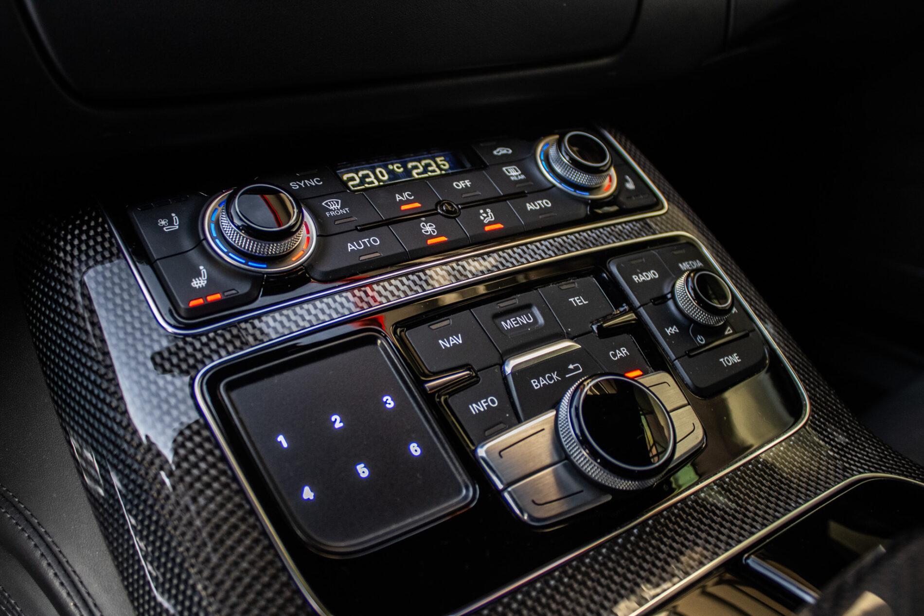 2017 AUDI S8, čierna sedan, 183 235 km