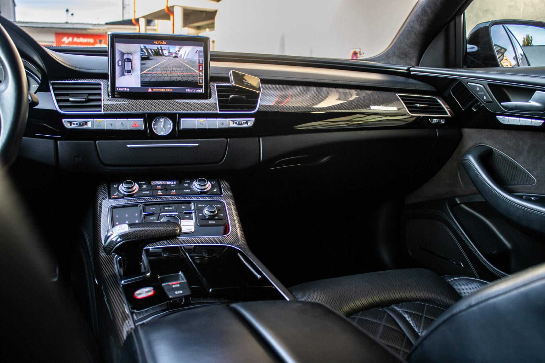 2017 AUDI S8, čierna sedan, 183 235 km