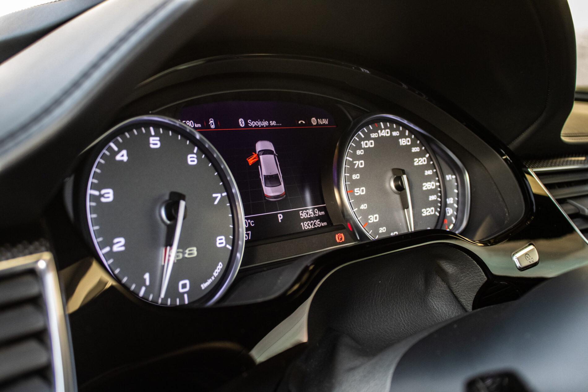 2017 AUDI S8, čierna sedan, 183 235 km
