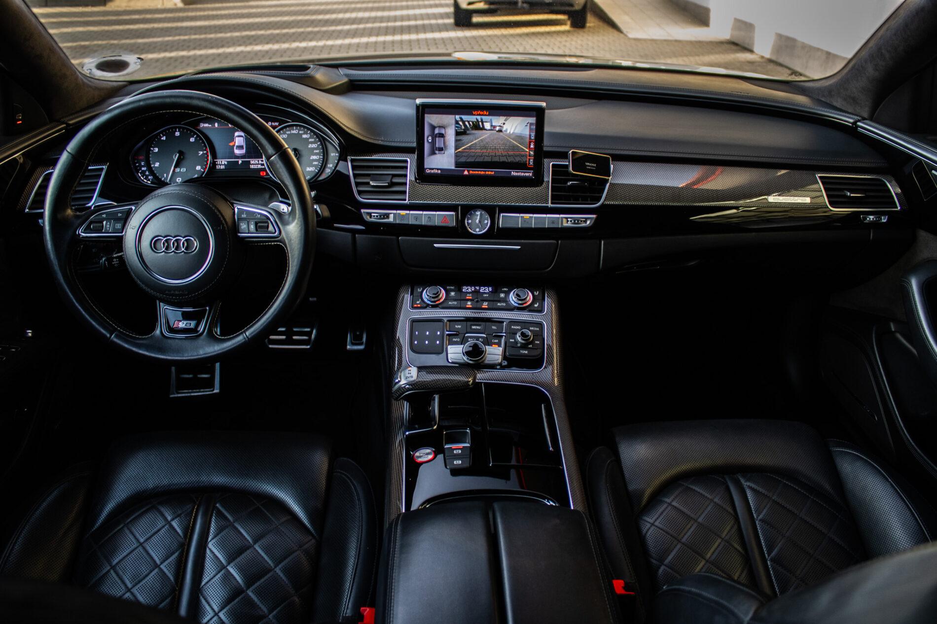 2017 AUDI S8, čierna sedan, 183 235 km
