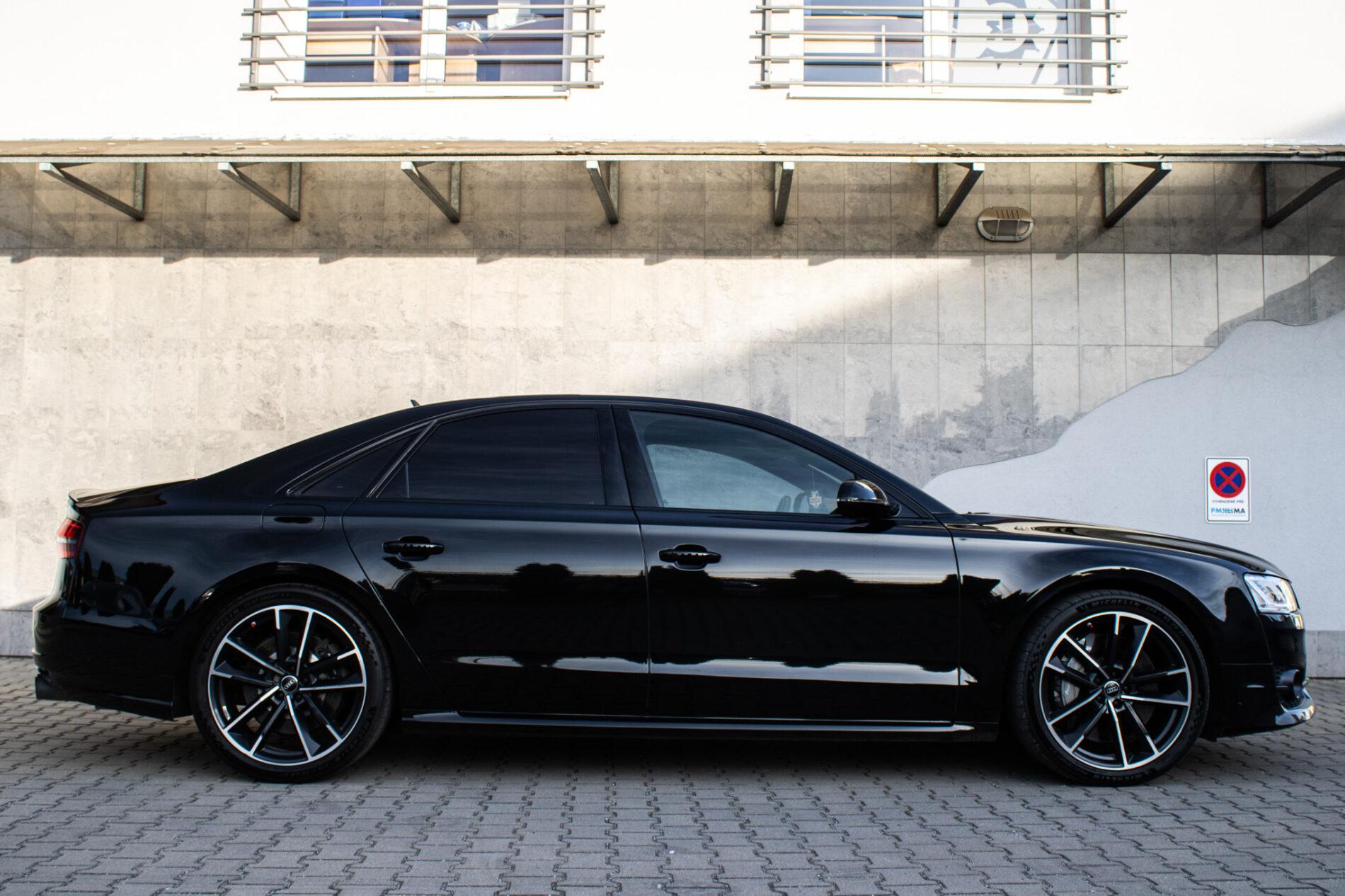 2017 AUDI S8, čierna sedan, 183 235 km