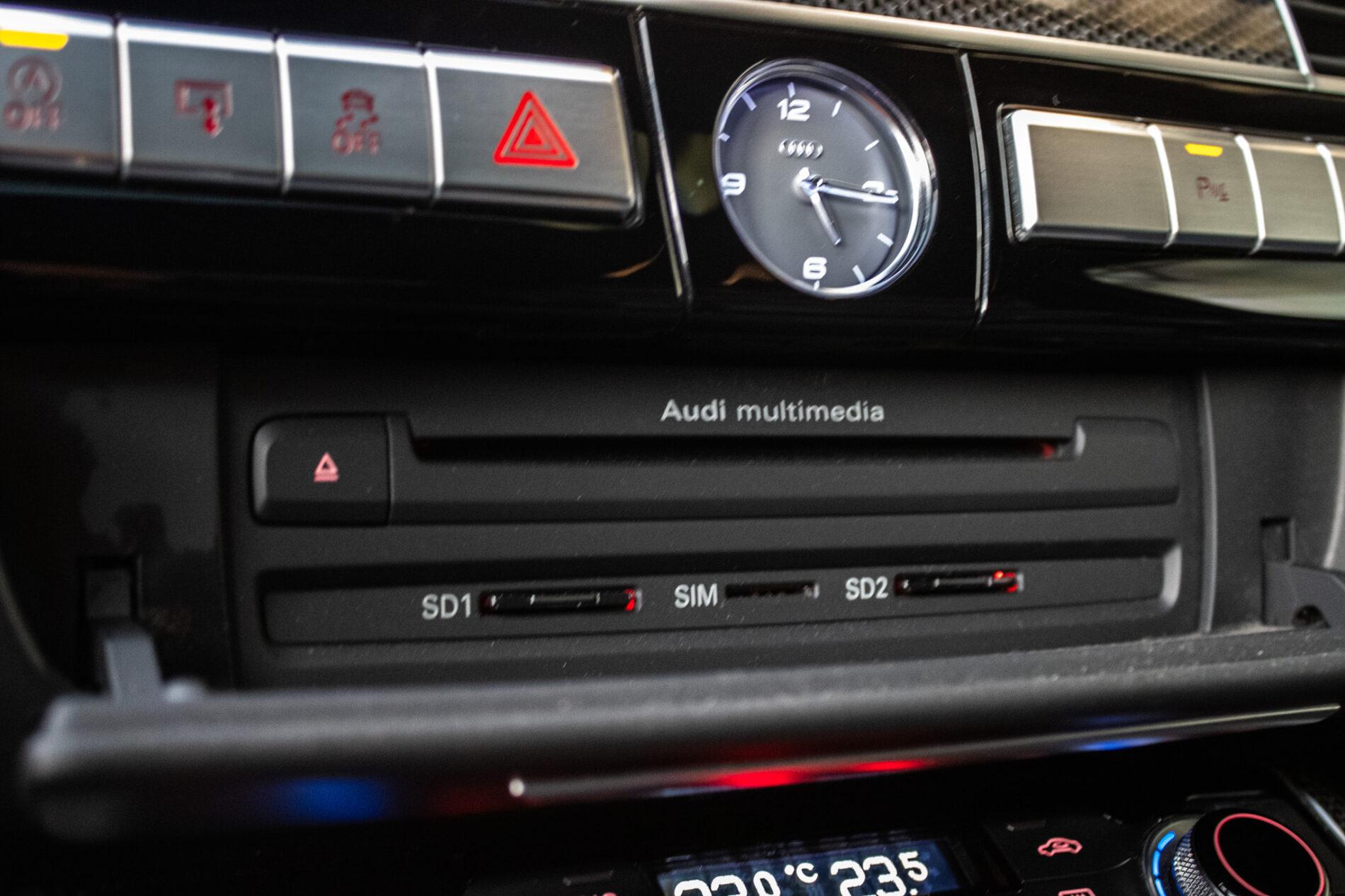 2017 AUDI S8, čierna sedan, 183 235 km