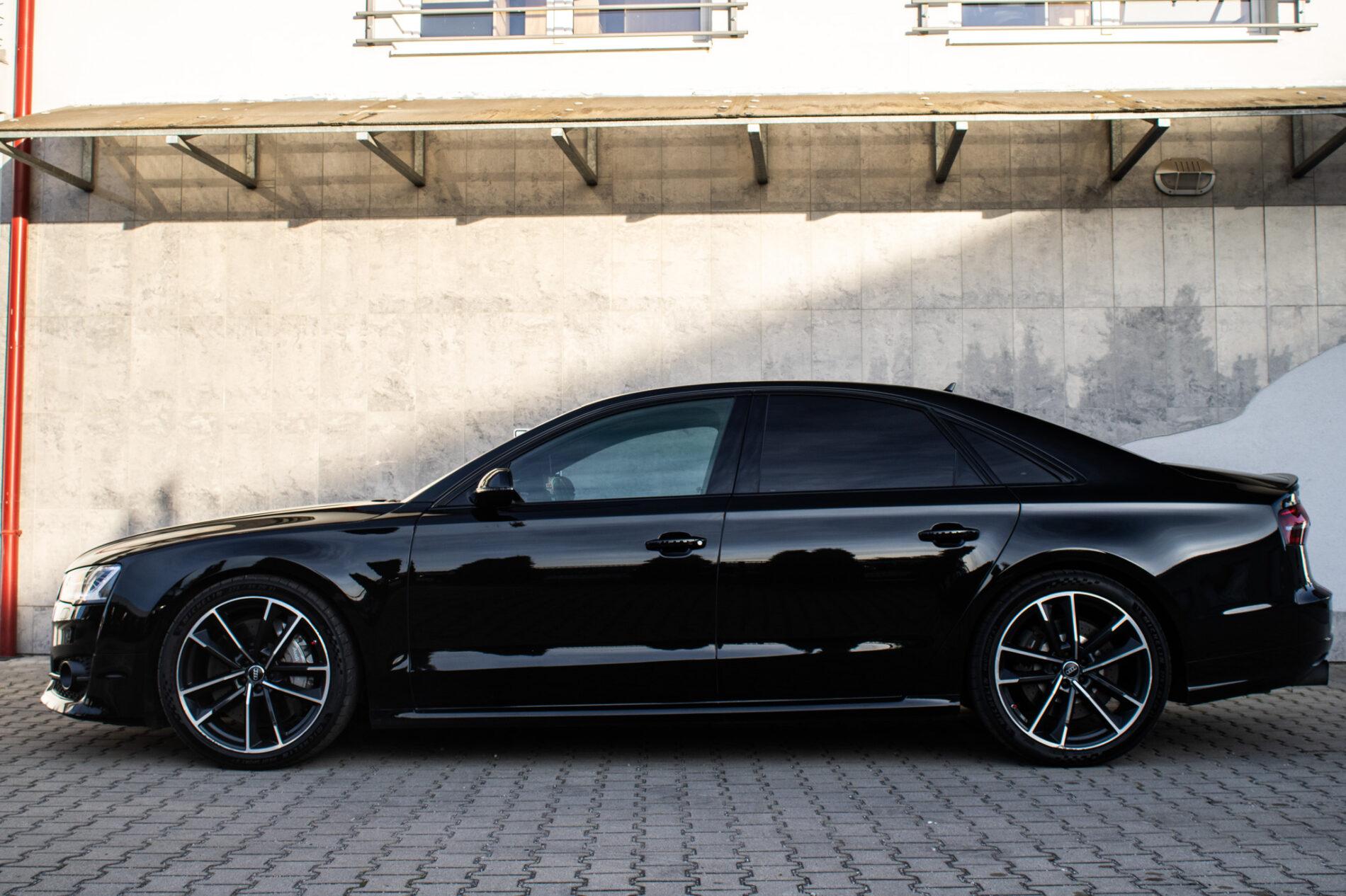 2017 AUDI S8, čierna sedan, 183 235 km