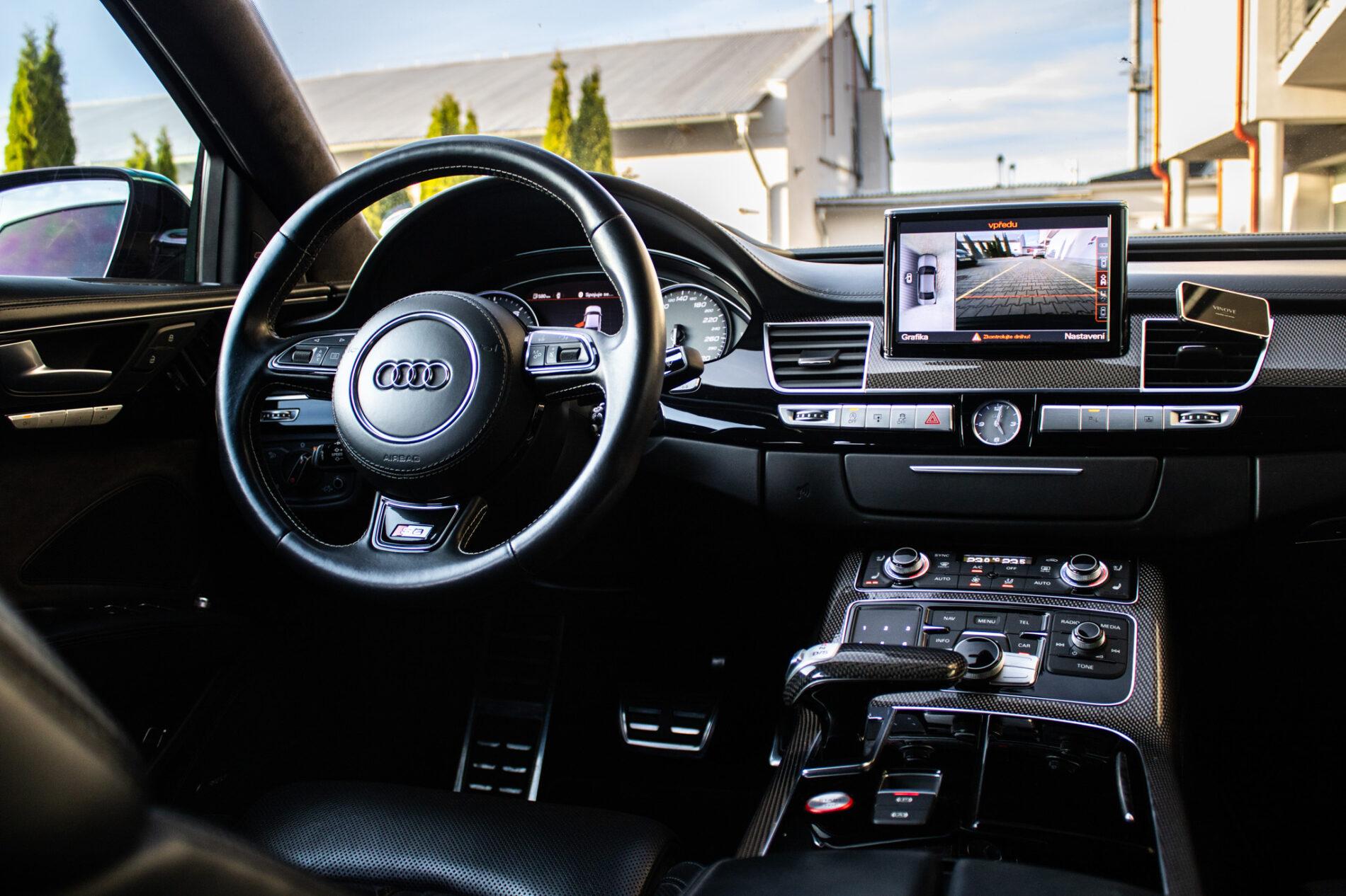 2017 AUDI S8, čierna sedan, 183 235 km