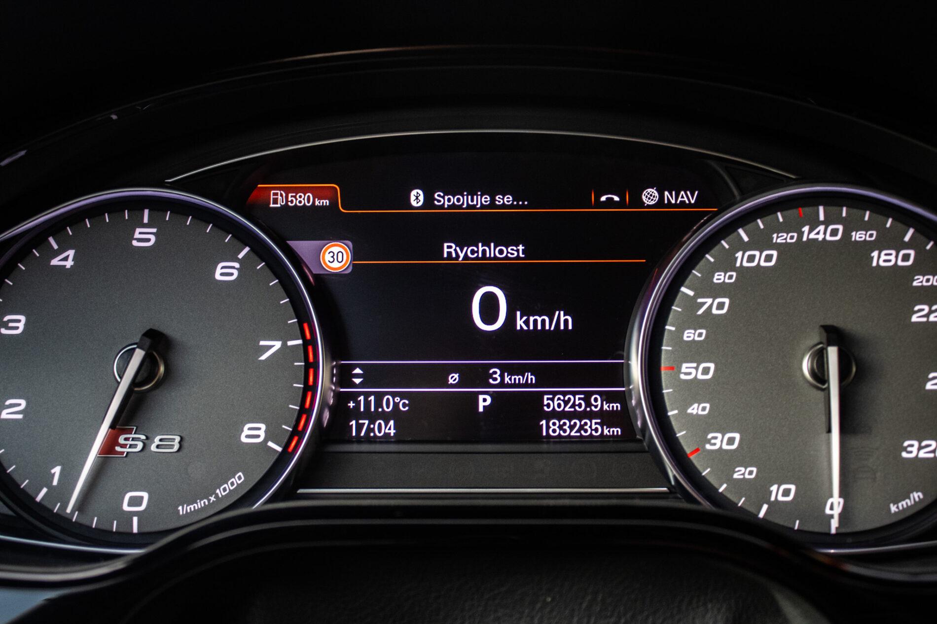 2017 AUDI S8, čierna sedan, 183 235 km
