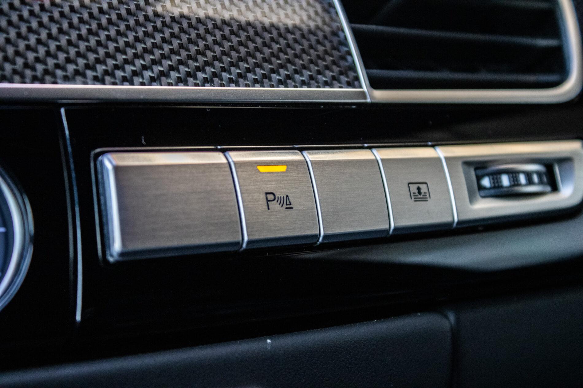 2017 AUDI S8, čierna sedan, 183 235 km