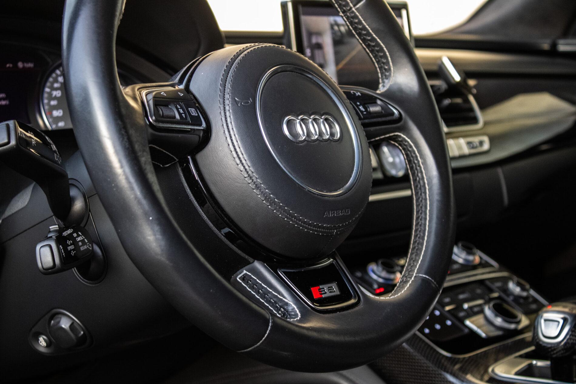 2017 AUDI S8, čierna sedan, 183 235 km
