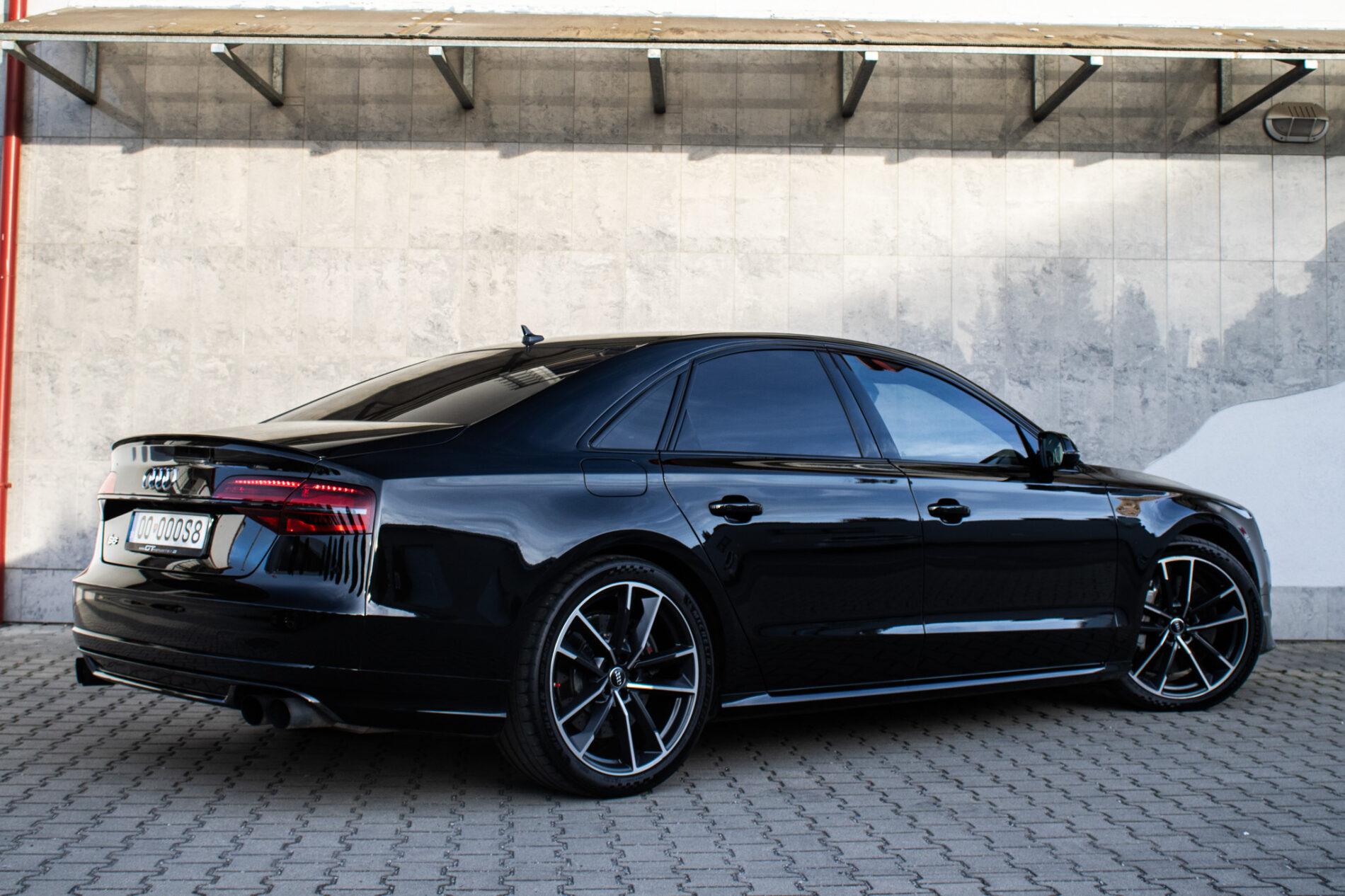 2017 AUDI S8, čierna sedan, 183 235 km