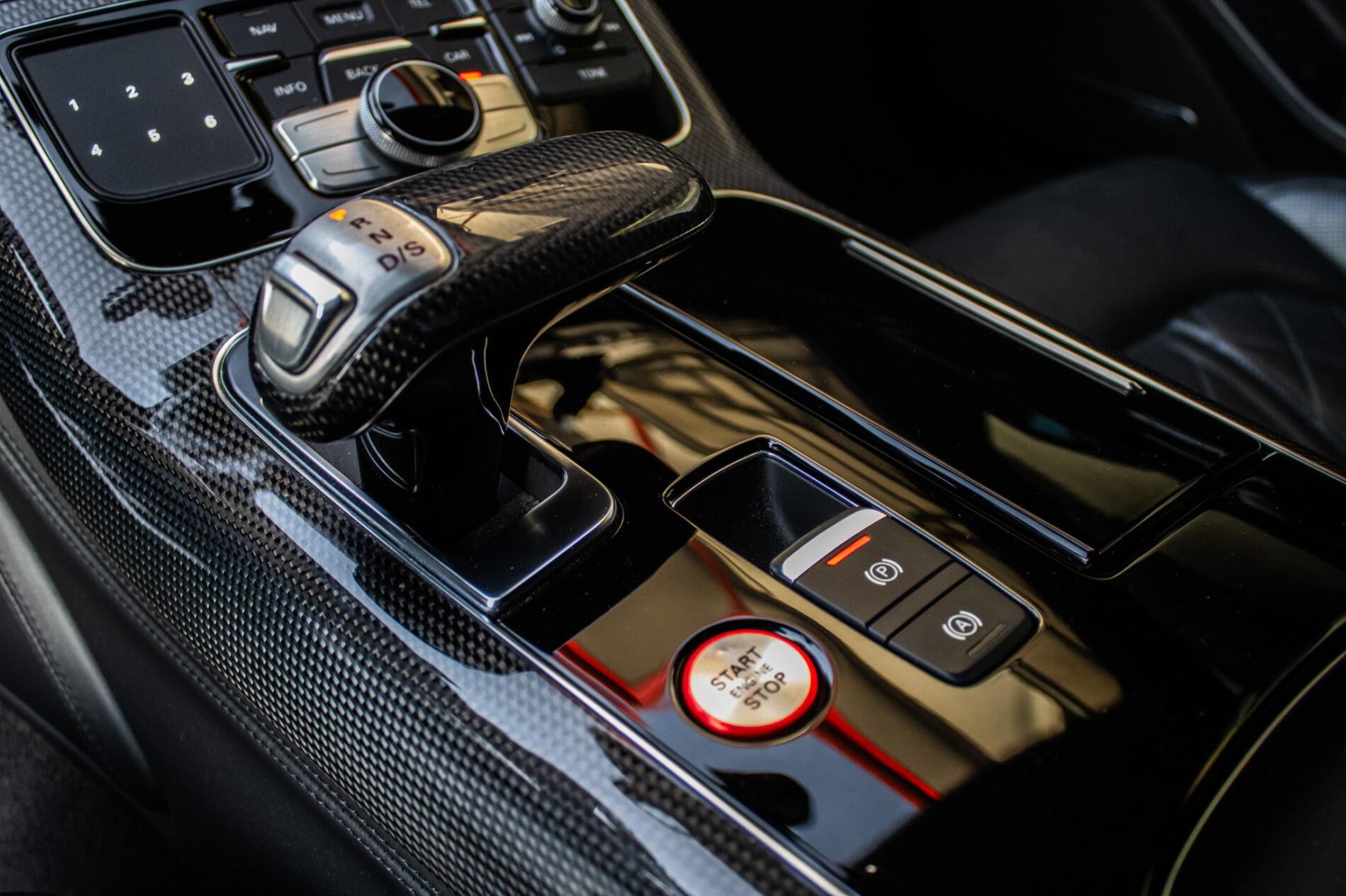 2017 AUDI S8, čierna sedan, 183 235 km