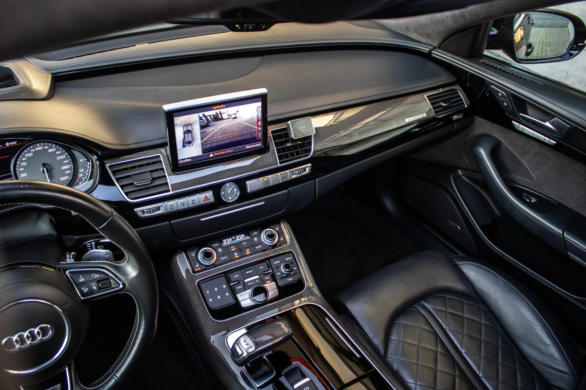 2017 AUDI S8, čierna sedan, 183 235 km