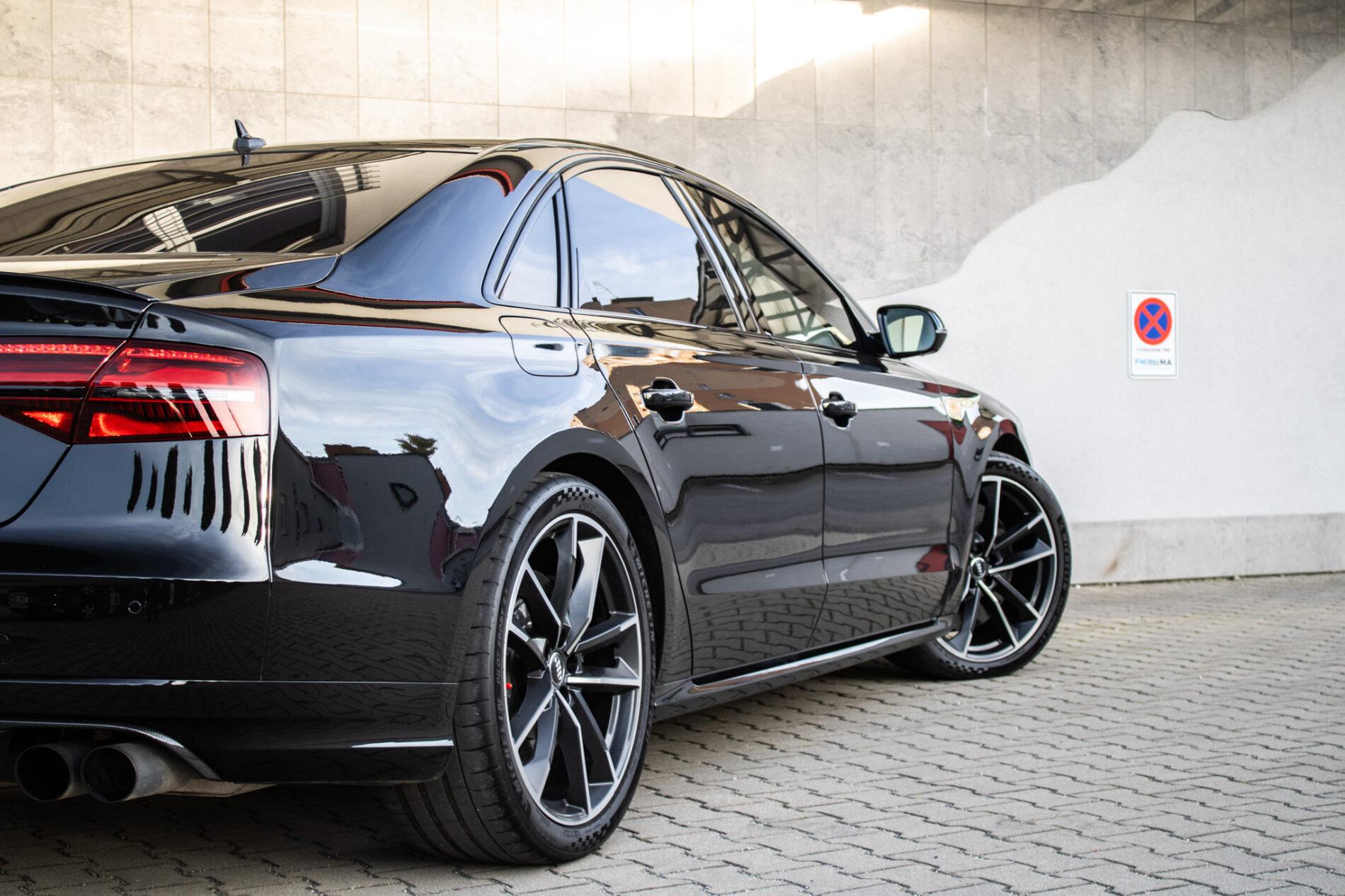 2017 AUDI S8, čierna sedan, 183 235 km