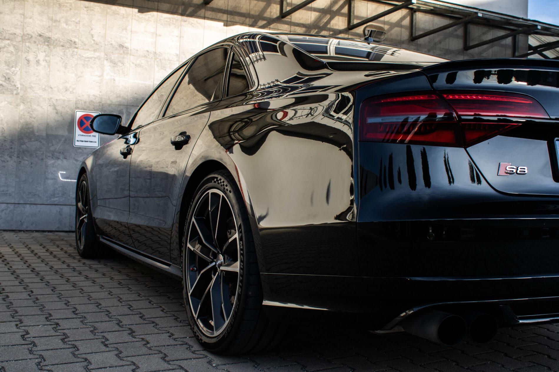 2017 AUDI S8, čierna sedan, 183 235 km