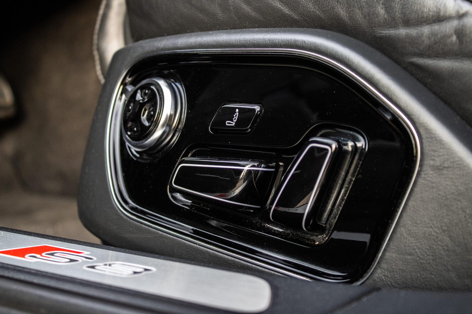 2017 AUDI S8, čierna sedan, 183 235 km