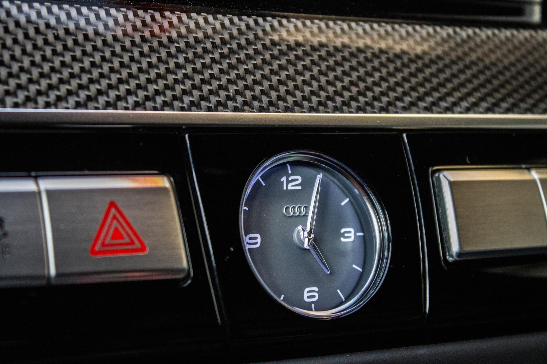 2017 AUDI S8, čierna sedan, 183 235 km