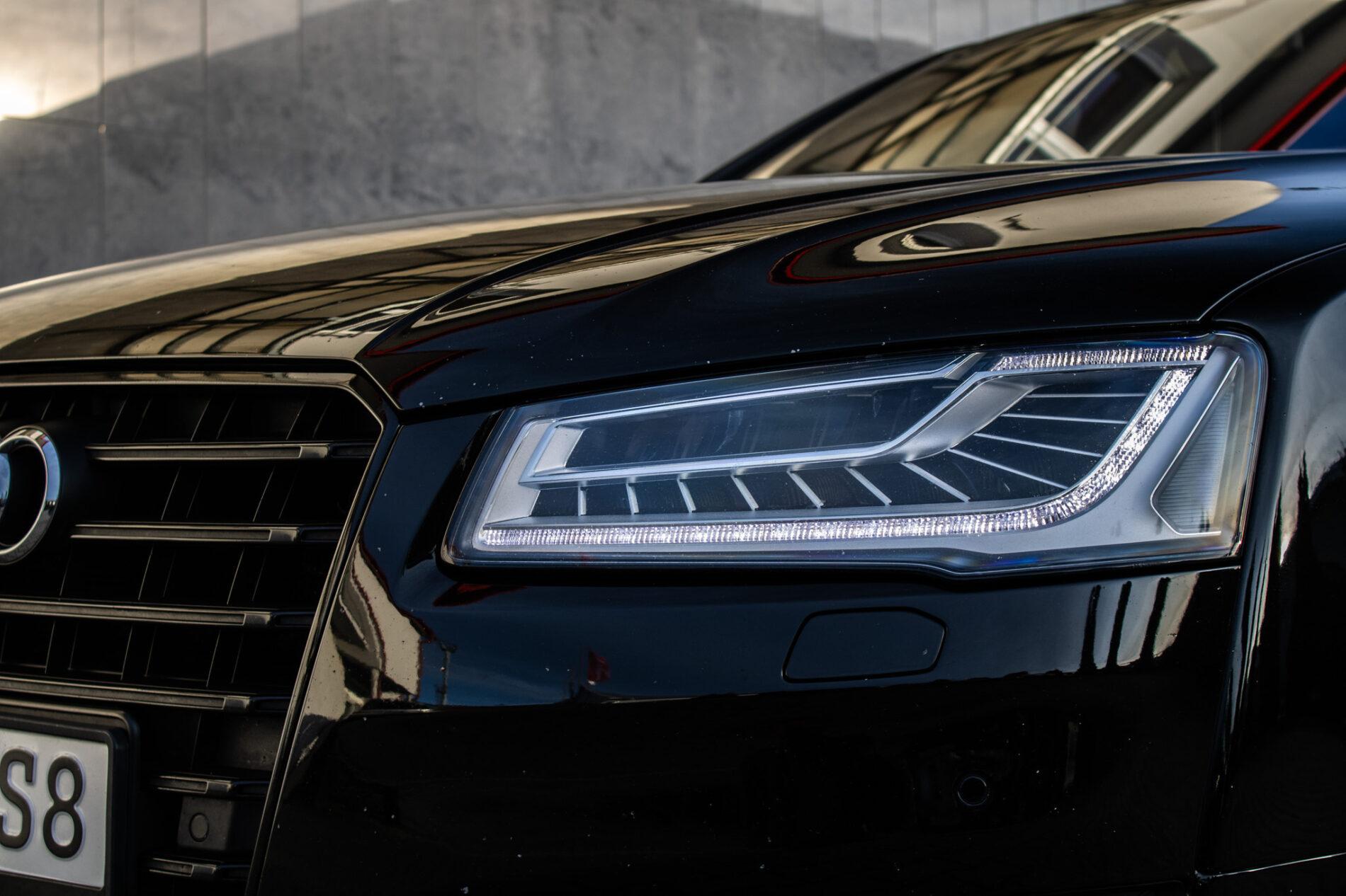 2017 AUDI S8, čierna sedan, 183 235 km