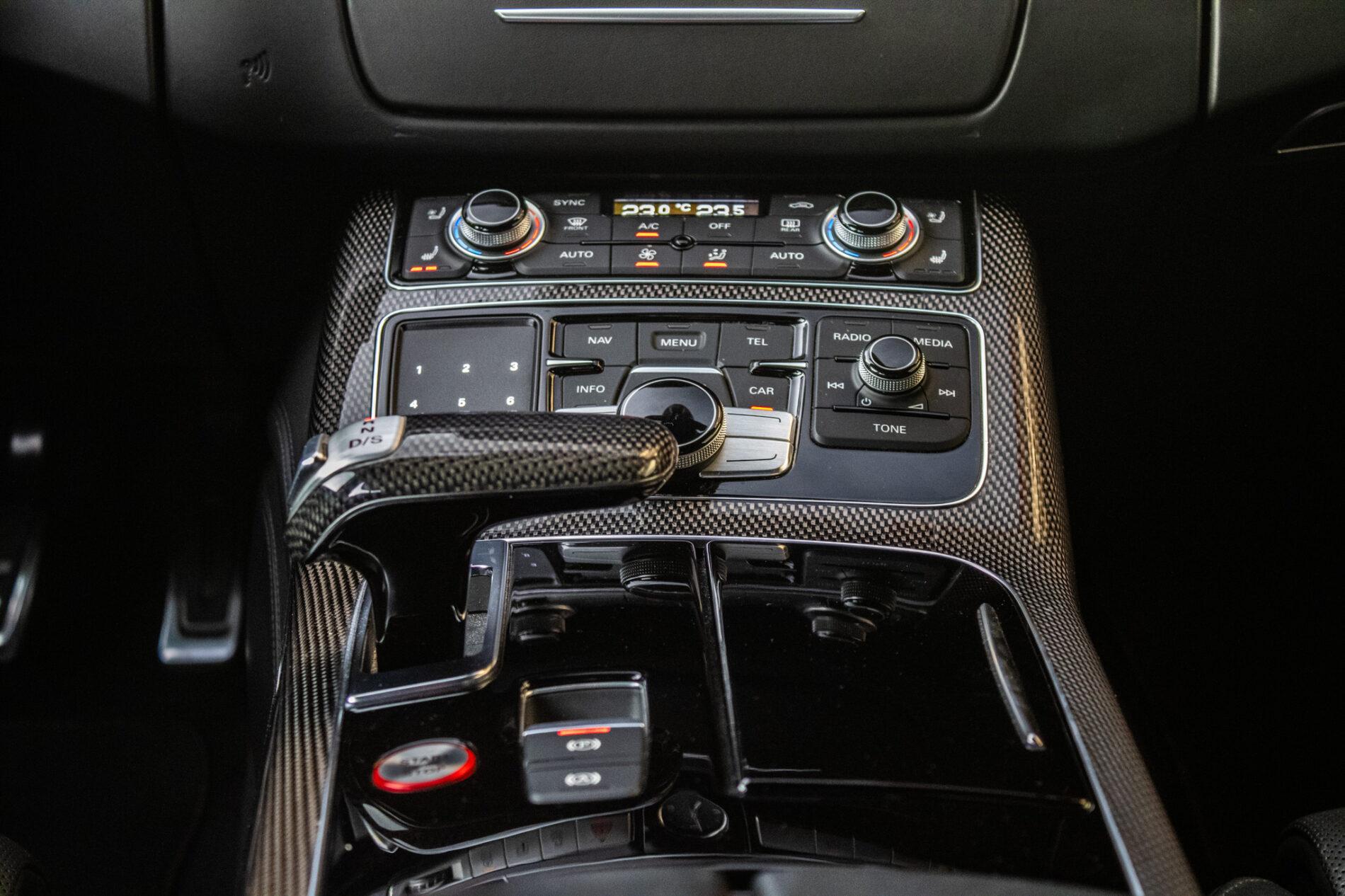 2017 AUDI S8, čierna sedan, 183 235 km