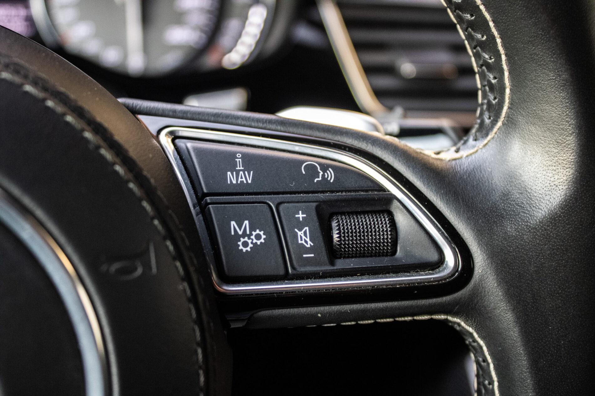 2017 AUDI S8, čierna sedan, 183 235 km
