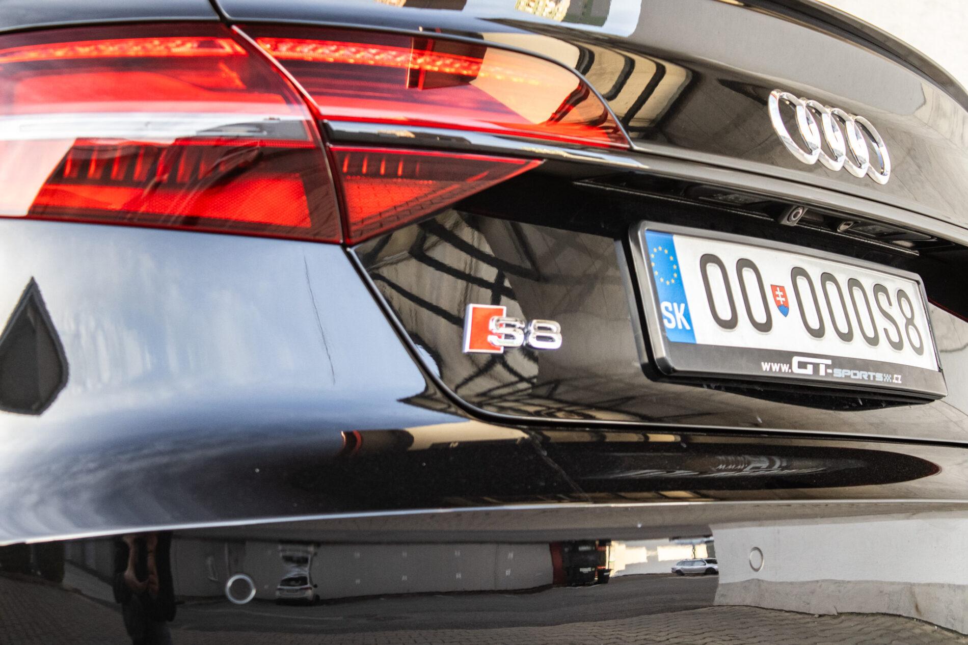 2017 AUDI S8, čierna sedan, 183 235 km
