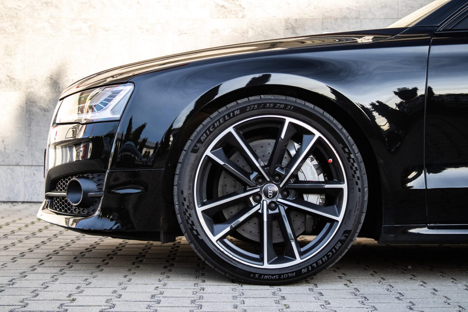2017 AUDI S8, čierna sedan, 183 235 km