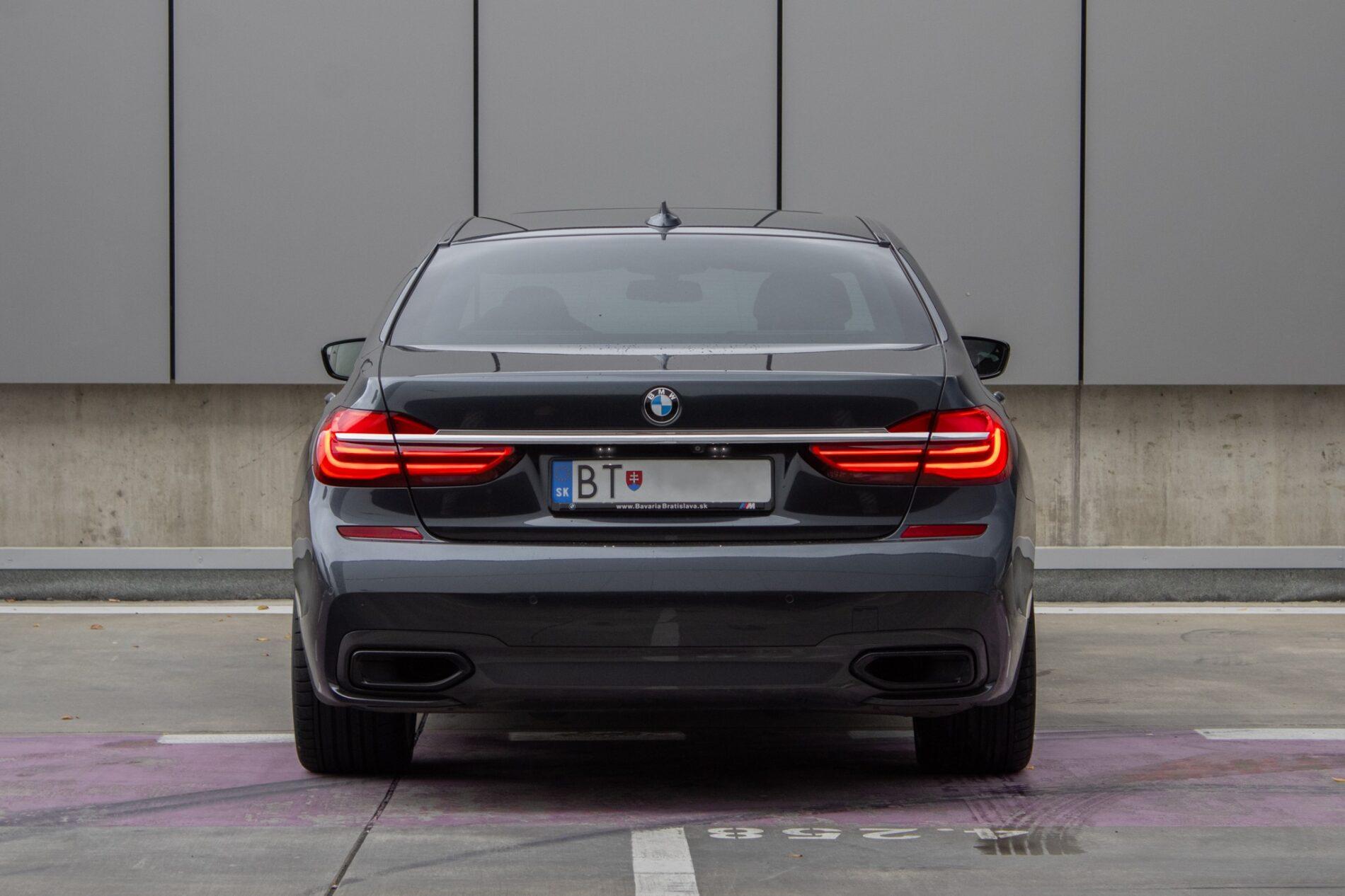 2017 BMW 740d, sivá sedan, 199 355 km