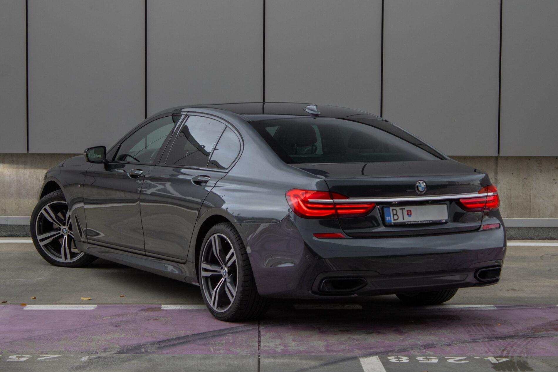 2017 BMW 740d, sivá sedan, 199 355 km