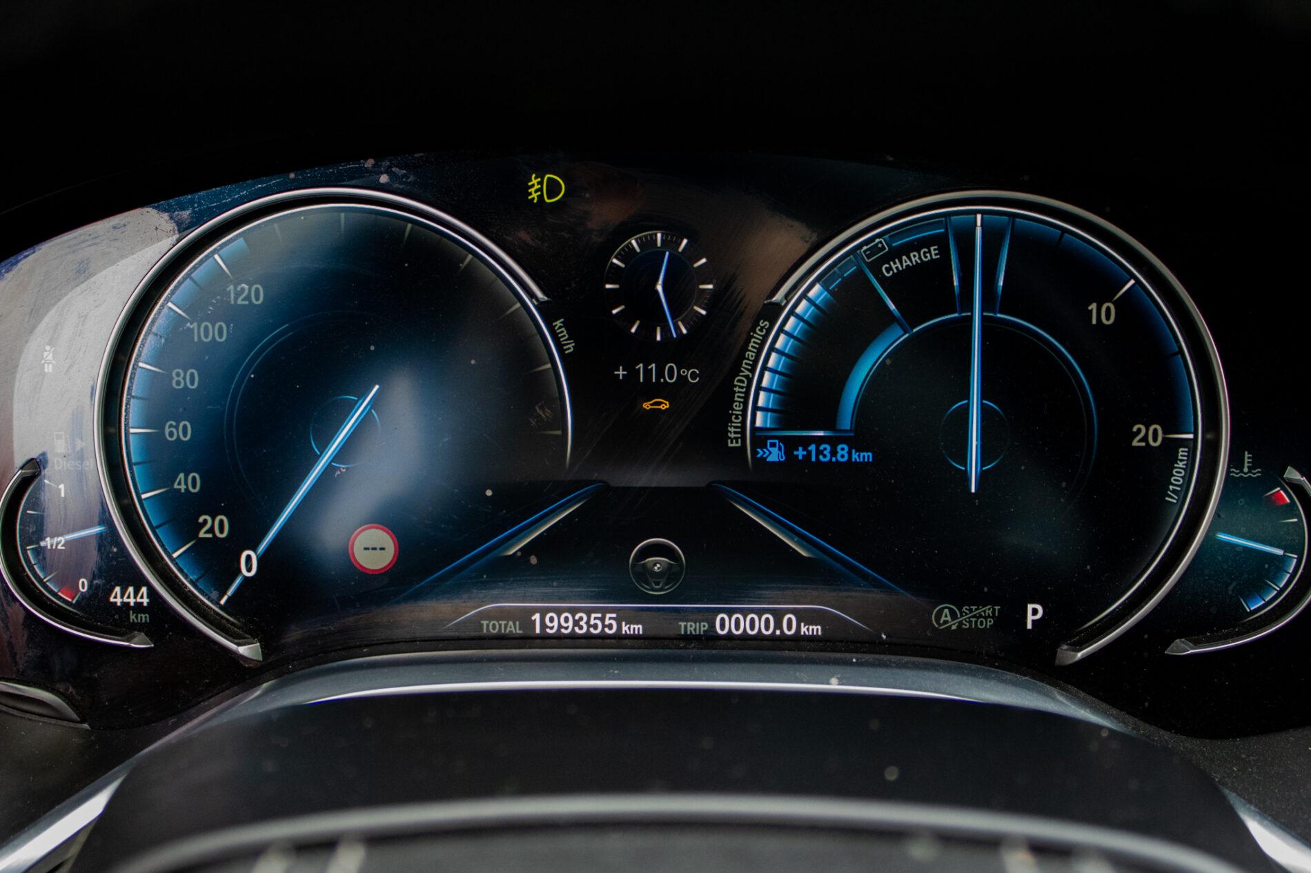 2017 BMW 740d, sivá sedan, 199 355 km