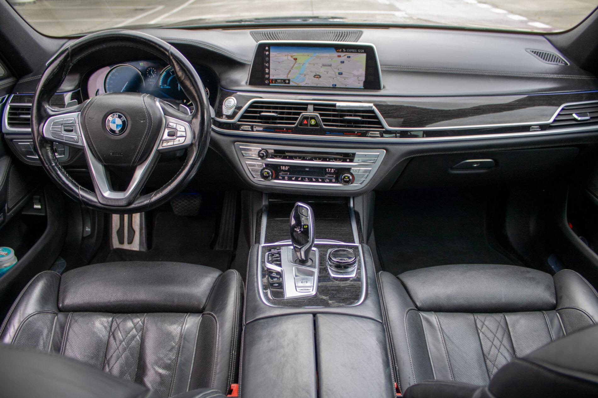 2017 BMW 740d, sivá sedan, 199 355 km