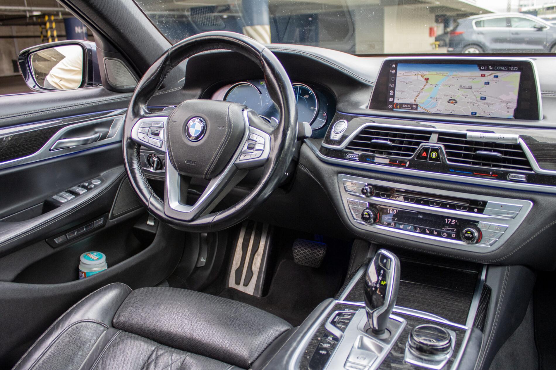 2017 BMW 740d, sivá sedan, 199 355 km