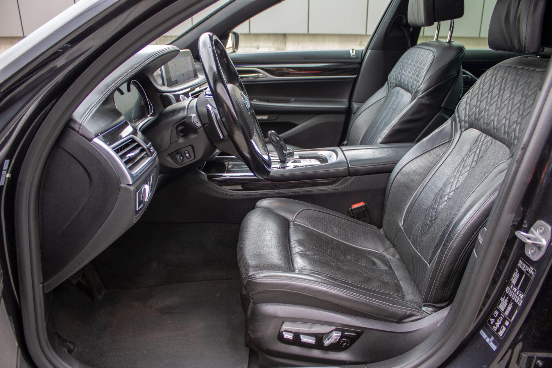 2017 BMW 740d, sivá sedan, 199 355 km