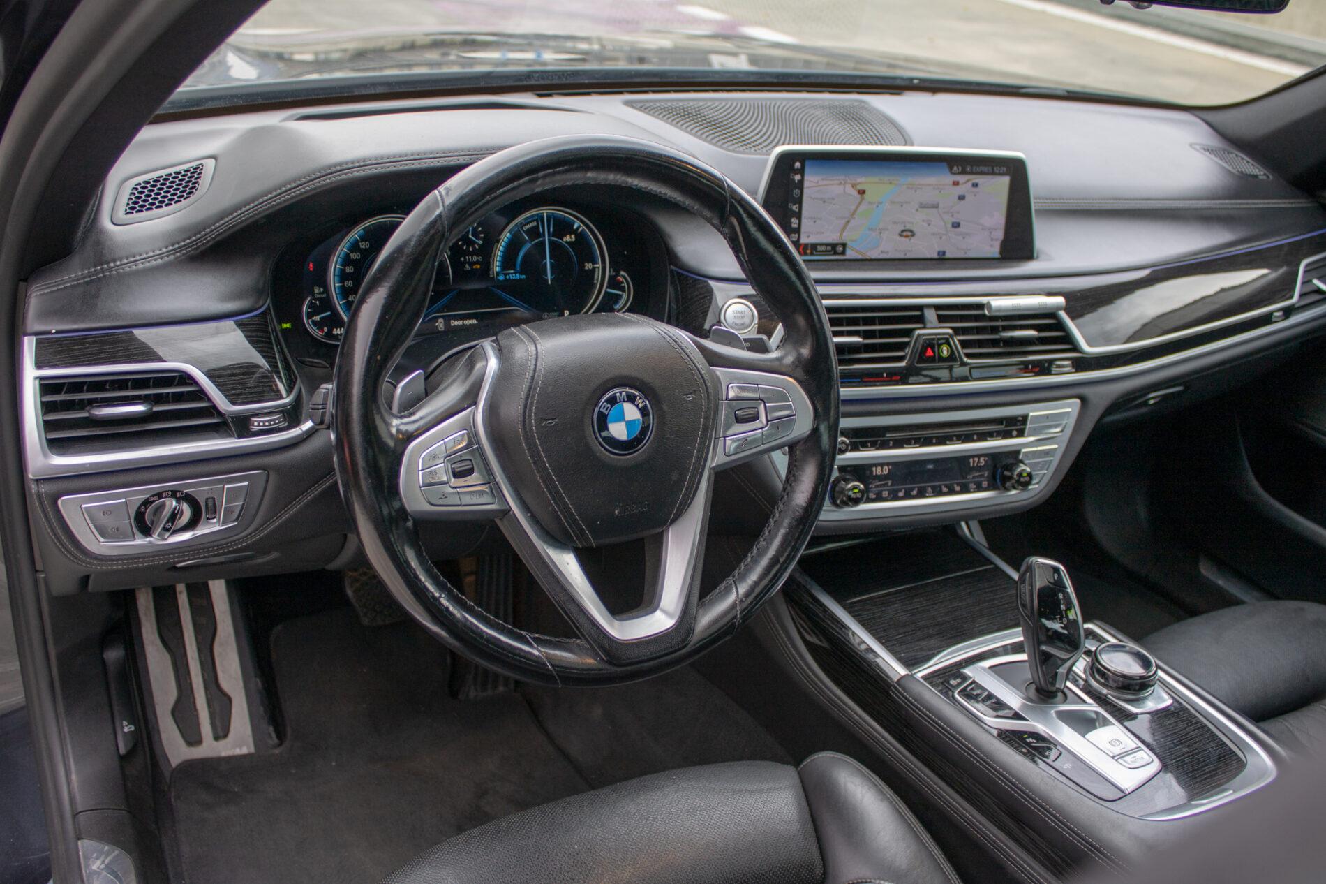 2017 BMW 740d, sivá sedan, 199 355 km