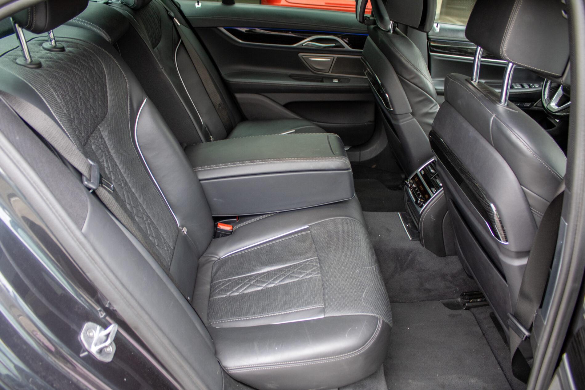 2017 BMW 740d, sivá sedan, 199 355 km