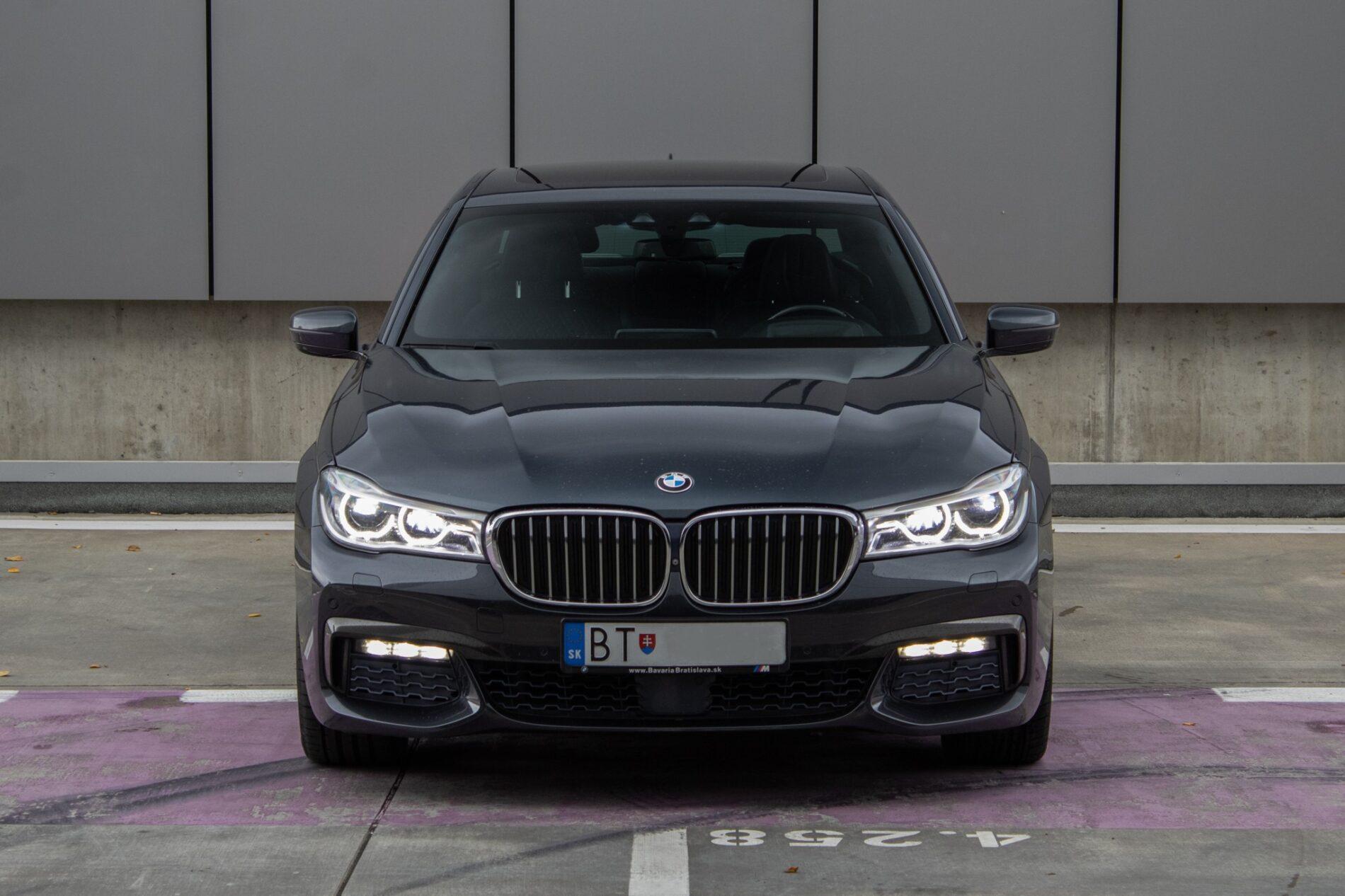 2017 BMW 740d, sivá sedan, 199 355 km