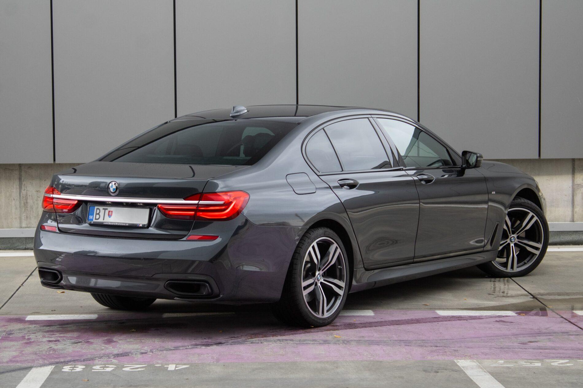 2017 BMW 740d, sivá sedan, 199 355 km