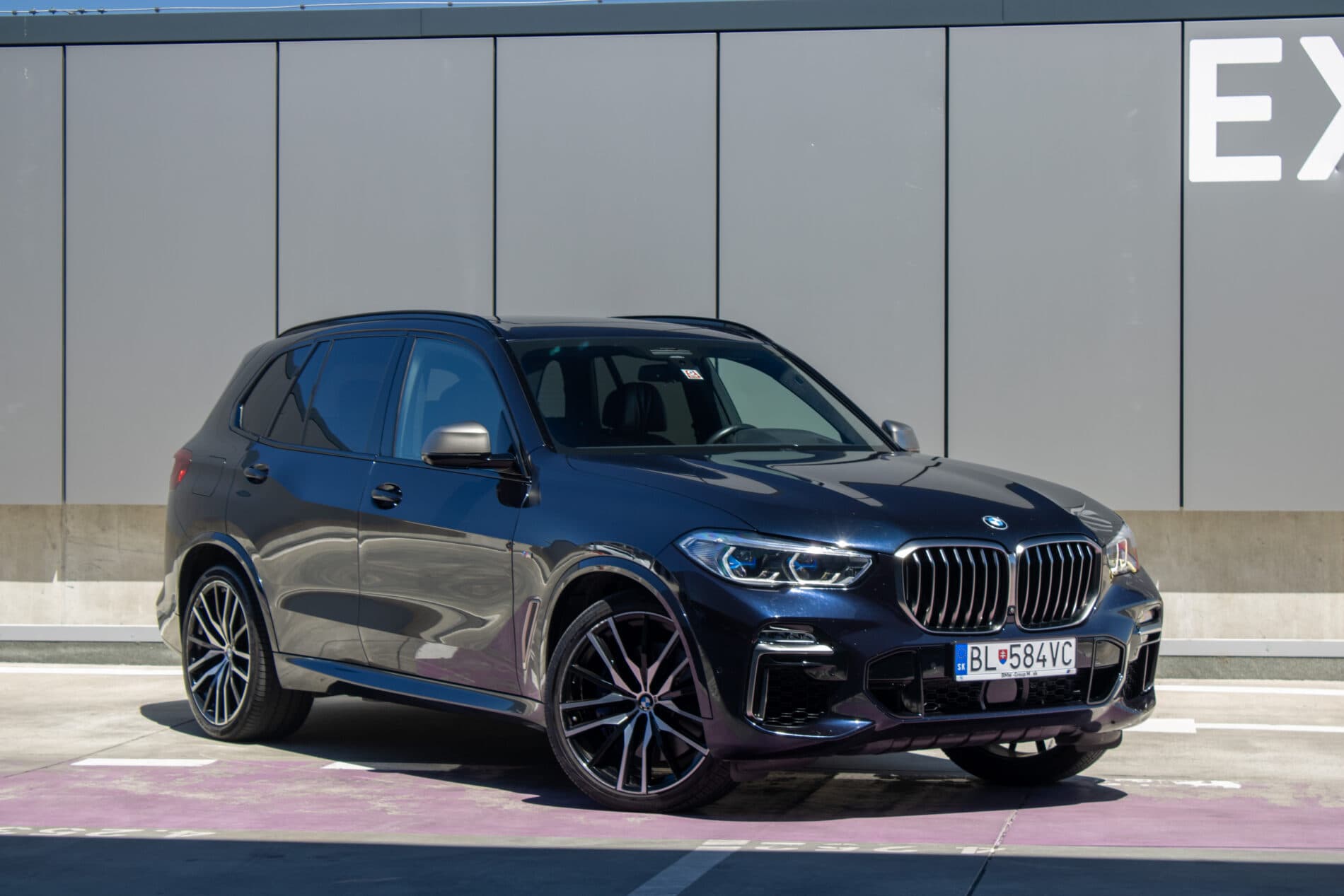 2019 BMW X5 M50d, čierna suv, 122 049 km