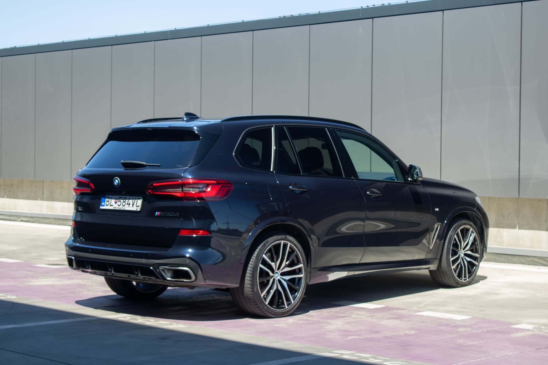 2019 BMW X5 M50d, čierna suv, 122 049 km