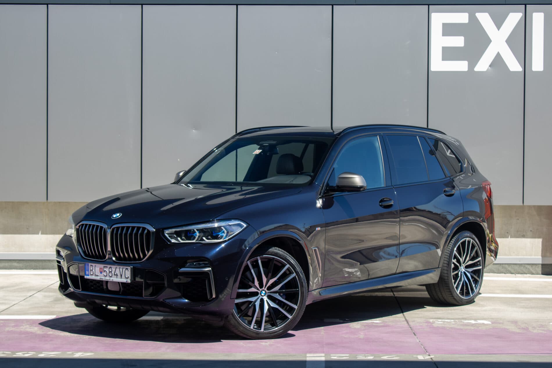 2019 BMW X5 M50d, čierna suv, 122 049 km