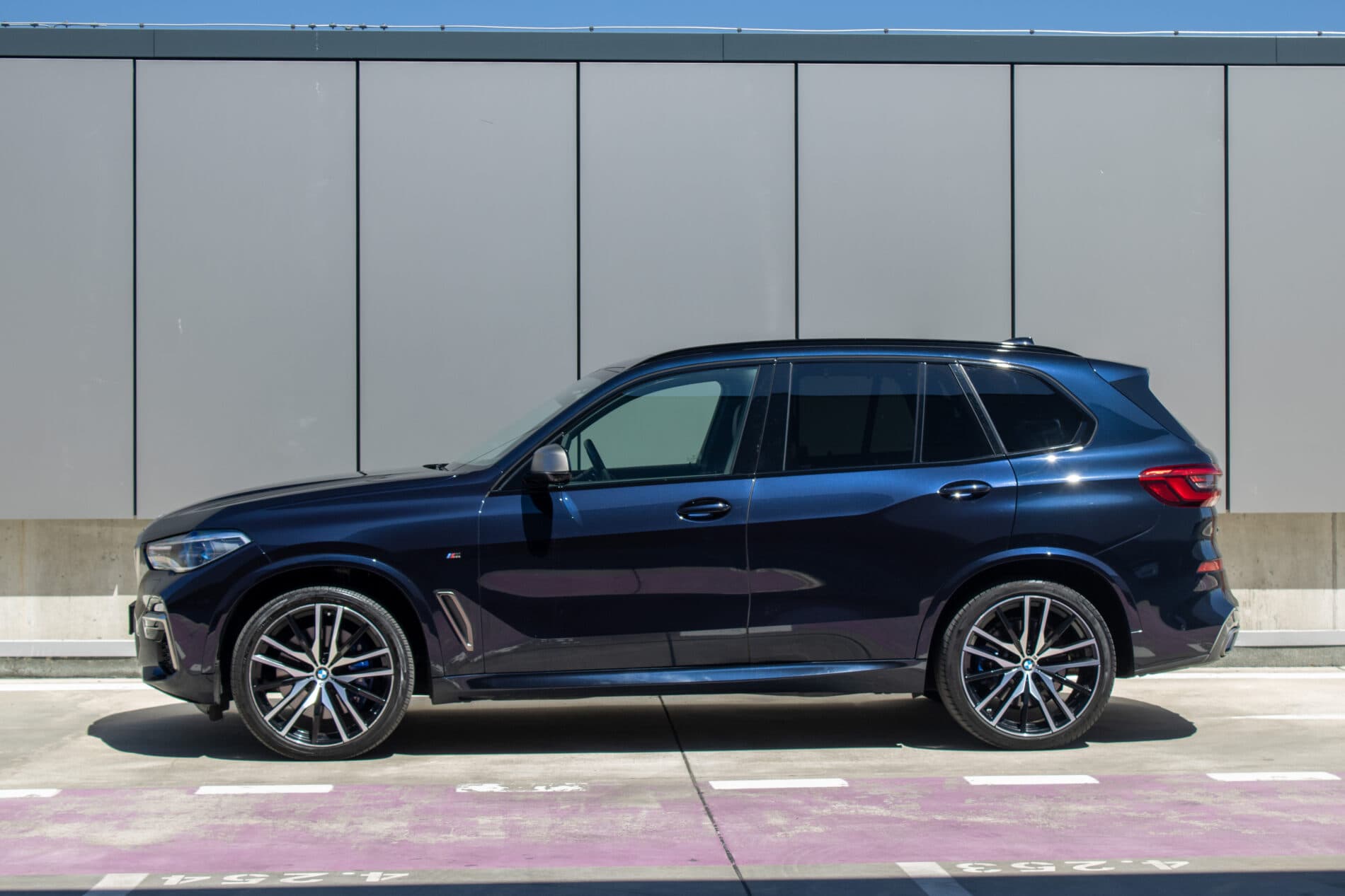 2019 BMW X5 M50d, čierna suv, 122 049 km