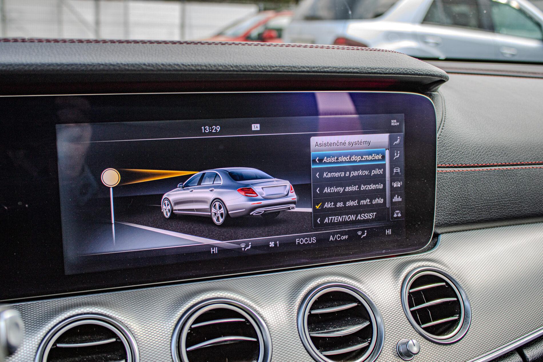 2017 Mercedes-Benz E 43 AMG, sivá sedan, 156 800 km