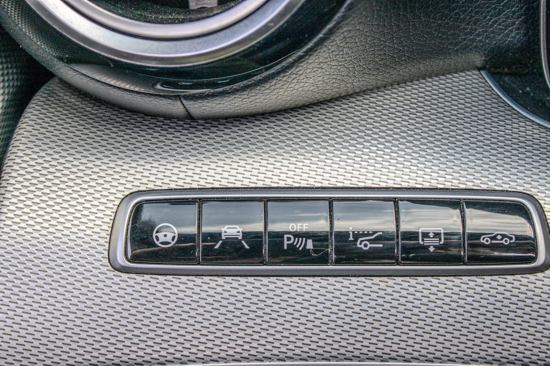 2017 Mercedes-Benz E 43 AMG, sivá sedan, 156 800 km