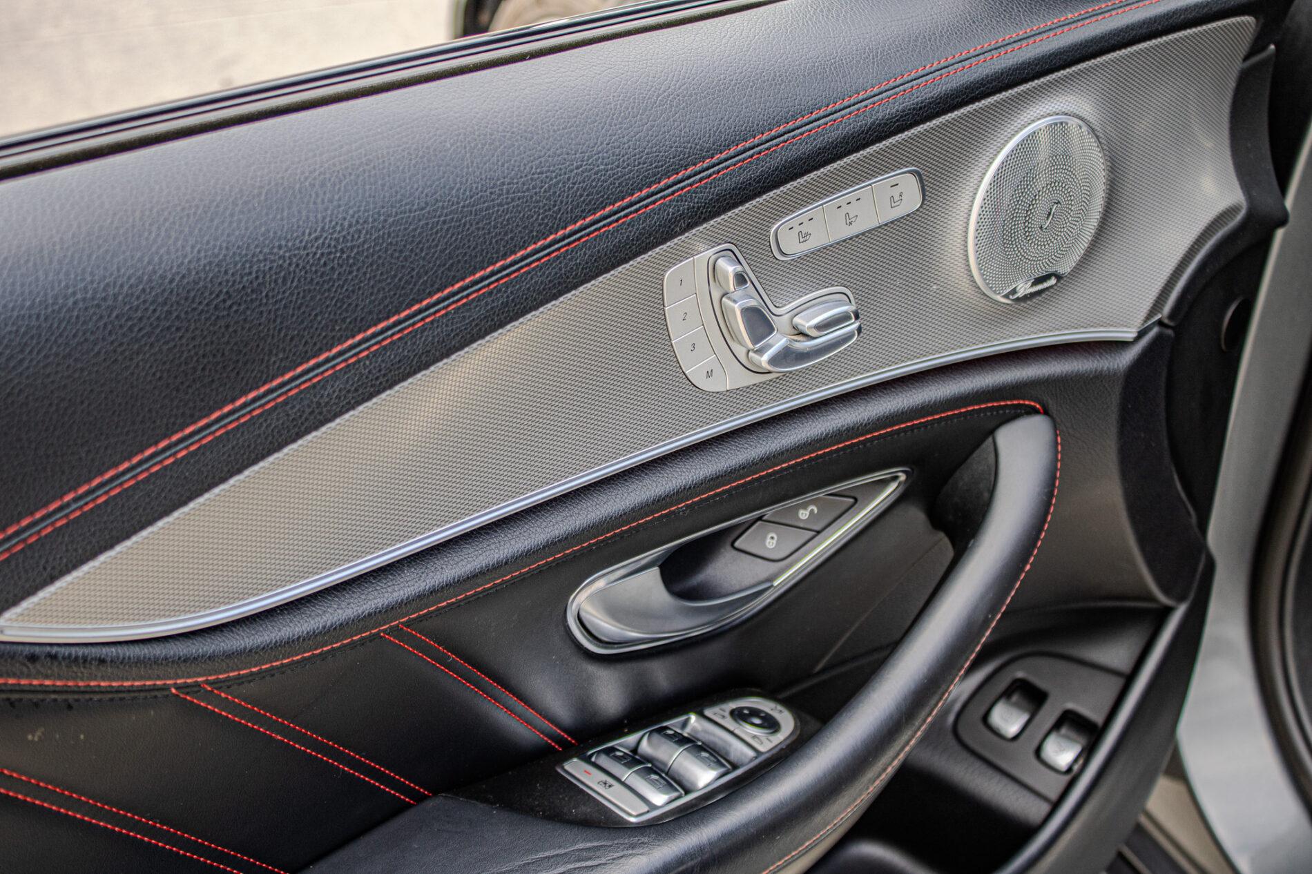 2017 Mercedes-Benz E 43 AMG, sivá sedan, 156 800 km