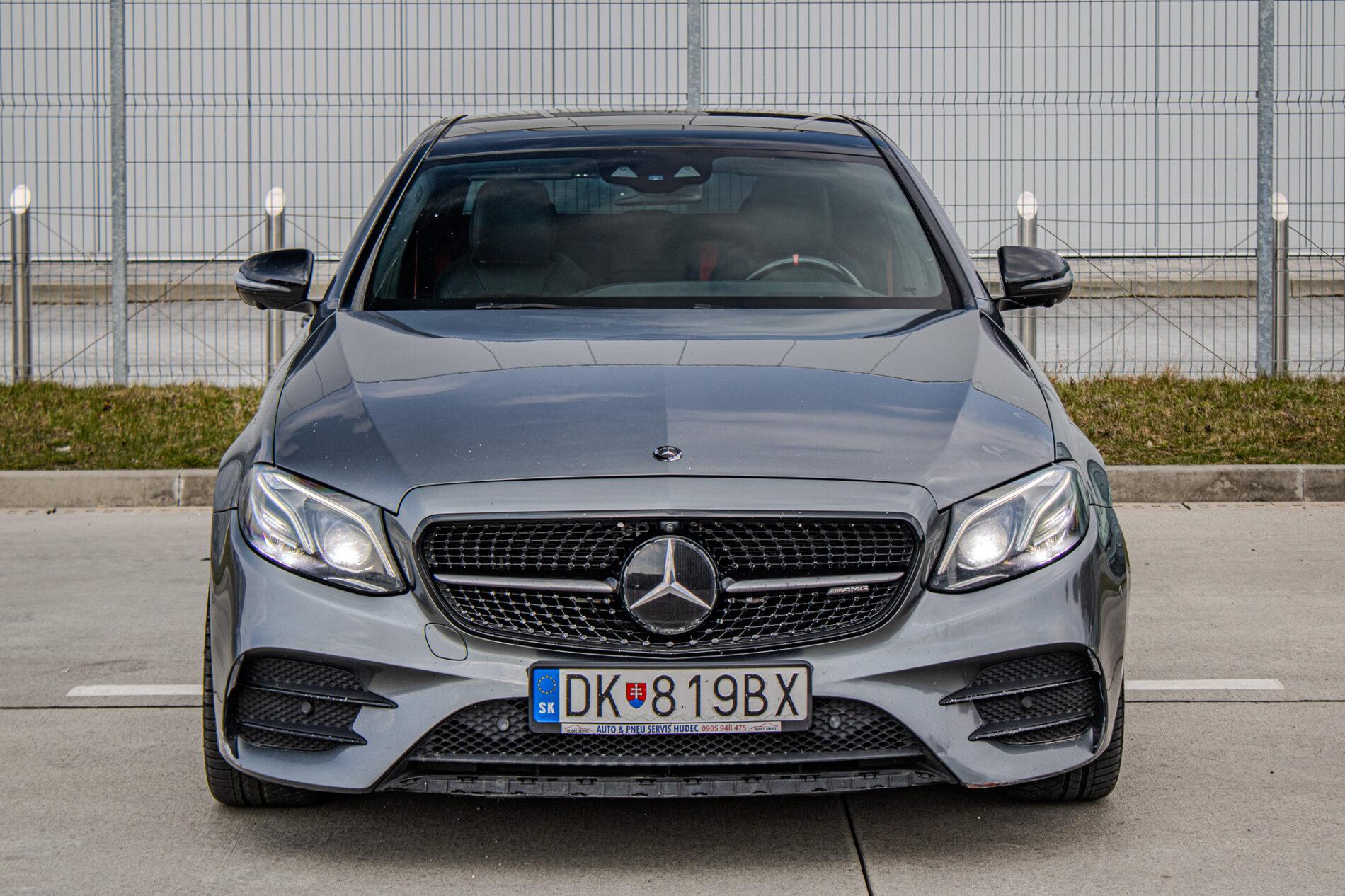 2017 Mercedes-Benz E 43 AMG, sivá sedan, 156 800 km